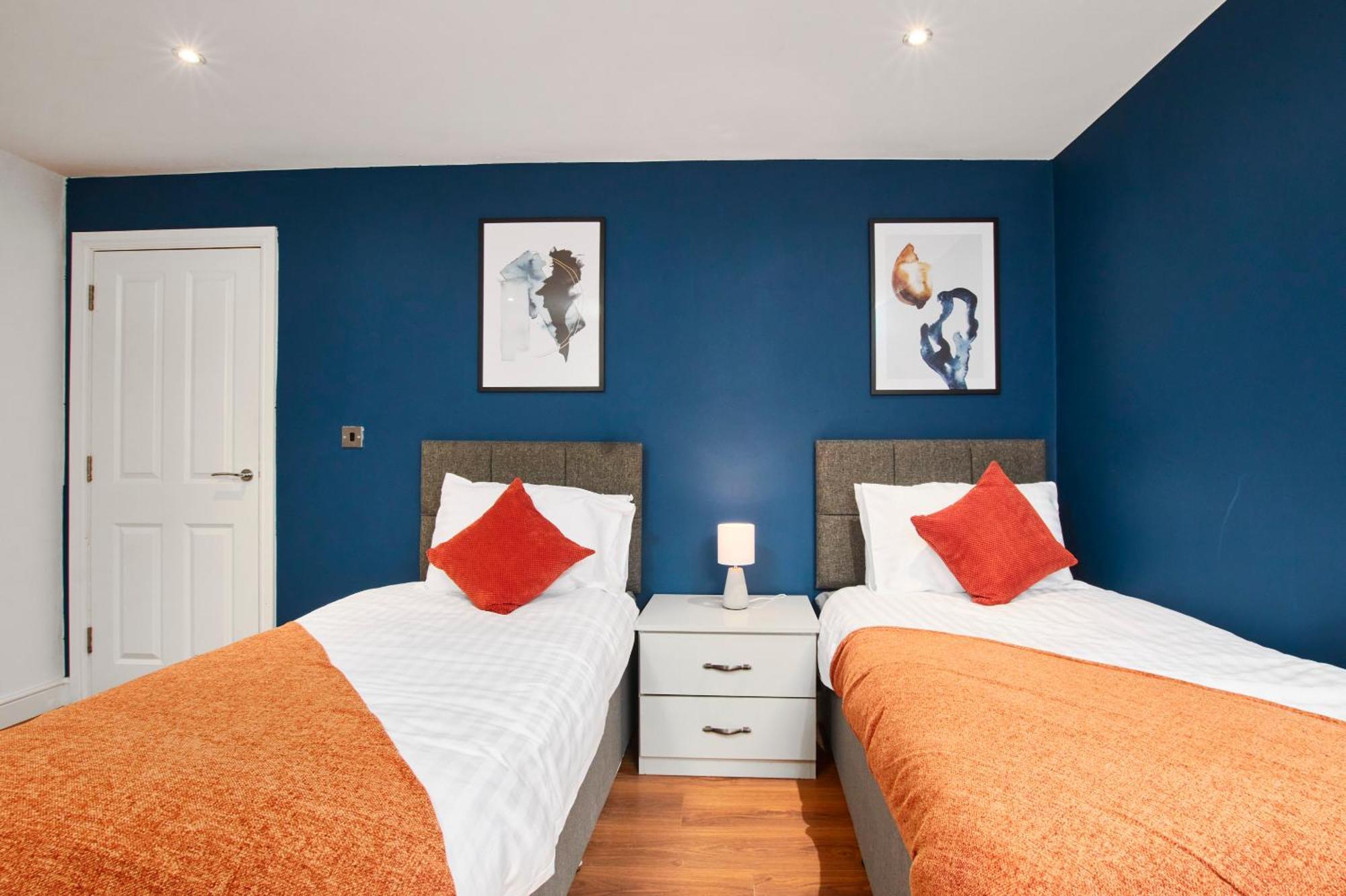 3 Bedroom, En - Perfect For Groups! * Leeds (West Yorkshire)